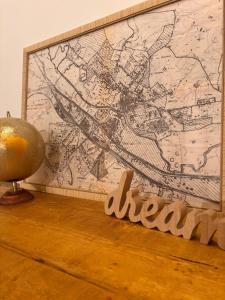 a map and a sign that says mexico at Le Clair-Obscur in Paray-le-Monial