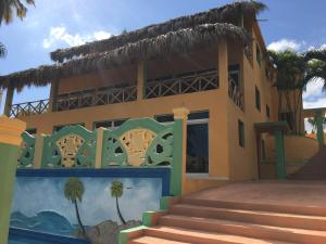 a building with a palm tree painted on it at Casa Altea in Santa Bárbara de Samaná