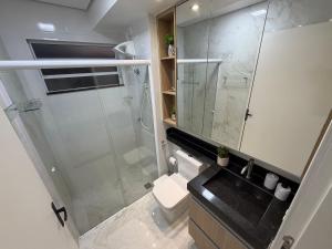 a bathroom with a shower and a toilet and a sink at Recanto das Colinas II in Espirito Santo Do Pinhal