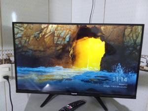 a flat screen tv sitting on top of a table at Ada 507 avenida pioneros del este in Ciudad del Este