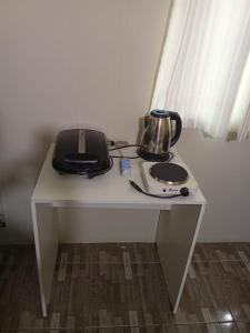 a white table with a blender and a toaster on it at Ada 507 avenida pioneros del este in Ciudad del Este