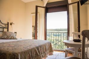 Casa Rural Fuente El Boticarioにあるベッド