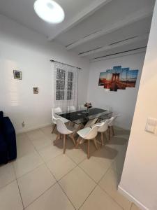 a dining room with a table and chairs at Latin House in Funchal