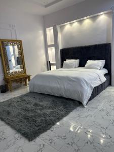 a bedroom with a large bed and a mirror at Fukusu II in Ikuata +20 photos