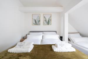 a bedroom with two beds with white pillows at COY Apartments Kapfenberg - Spacious Stays for Companies, Groups & Workers in Kapfenberg +125 photos