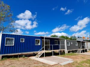 a row of modular homes in a parking lot at Casa Contêiner Azul in Rosário do Sul