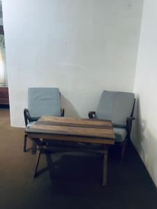 two chairs and a wooden table in a room at La Casa de la Abuela in Paso de los Libres