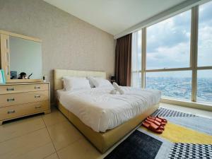 a bedroom with a large bed and a large window at Pinnacle Pj by DeUrban in Petaling Jaya +69 photos