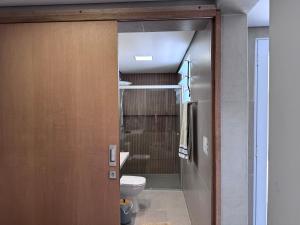 a bathroom with a toilet and a sliding door at Casa Nova e privativa no Centro de Piracicaba in Piracicaba +10 photos