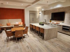 a kitchen and dining room with a table and chairs at Irvine Spectrum 1 bed 1 bath in Irvine