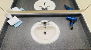 a bathroom with a sink in the middle of it at Island Travel Inn in Victoria +63 photos
