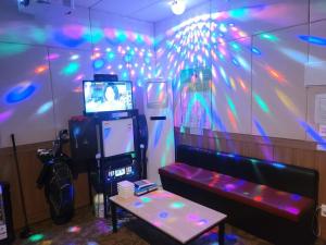 a room with a video game machine and a table at Seosan View Live in Seosan