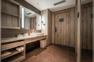 a bathroom with a sink and a mirror at 成都高新天府三街亚朵酒店 in Chengdu