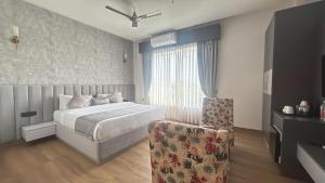 a hotel room with a bed and a chair at Kaara Gurgaon in Gurgaon +25 photos