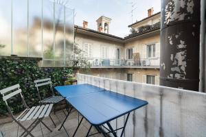 a blue table and two chairs on a balcony at Piazza Pontida - City Center - Meliora Apartments in Bergamo