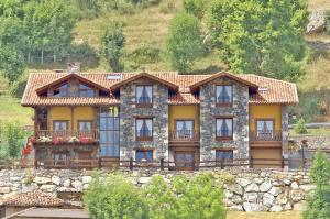 a house on top of a stone wall at La Posada de Cucayo in Dobres