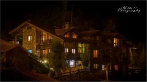 a large house at night with its lights on at La Posada de Cucayo in Dobres