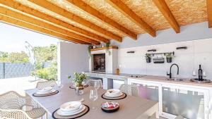 a kitchen and dining room with a table and chairs at Villa Antea by Villas Guide in Vela Luka