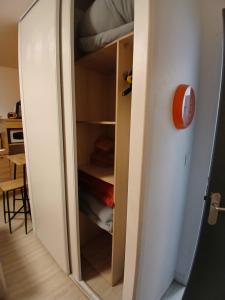 a closet with a door open to a room at Studio POP Canet En Roussillon in Canet-en-Roussillon
