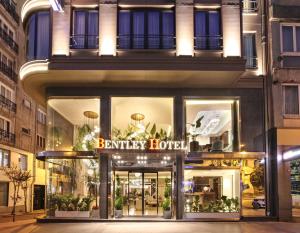 un bâtiment avec une enseigne indiquant « hôtel bernois » dans l'établissement Bentley Hotel Bosphorus - Special Class, à Istanbul 120 autres photos