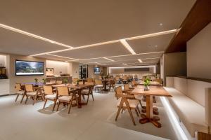 a dining room with wooden tables and chairs at 成都高新天府三街亚朵酒店 in Chengdu +154 photos