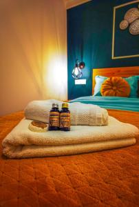 two bottles of honey sitting on top of a bed at F A N BunGALow Vama Buzăului in Vama Buzăului