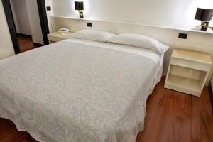 Postel nebo postele na pokoji v ubytování Hotel Giovanni