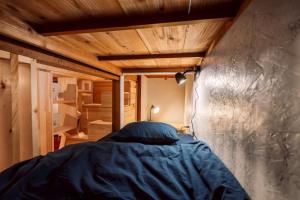 a bed in a room with a stone wall at うみの図書館 in Sanuki