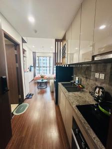 a kitchen with a counter and a living room at M2 Homestay vinhomes ocean in Gia Lâm Pho