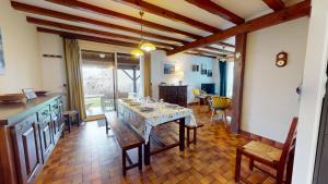 a kitchen and dining room with a table and chairs at Villa des Oceanides in Saint-Gilles-Croix-de-Vie