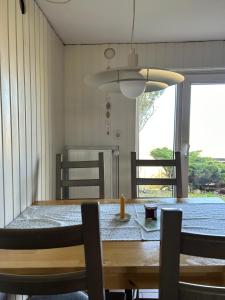 a dining room with a wooden table and chairs at Kalle´s Reethus in Pellworm