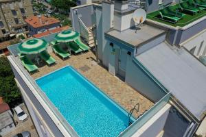 an overhead view of a swimming pool on a building at Amadei Hotel Figaro & Apartments in Pesaro