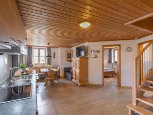 a kitchen and living room with a wooden ceiling at Sailerhof Gramminger in Taching am See