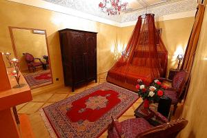 Postel nebo postele na pokoji v ubytování Riad Mille Et Une Nuits