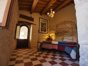 a bedroom with a bed and a checkered floor at B&B Manca1Fiorino in Spoleto