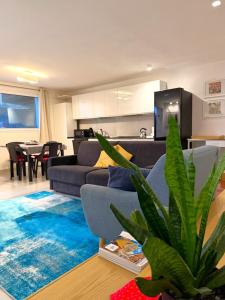 a living room with a couch and a table at Villa Delia in Cernobbio