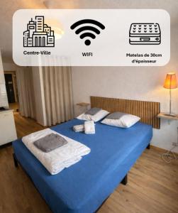 a bedroom with a blue bed with a wifi sign at Logis, appartement, 220 élégant et central in Paray-le-Monial