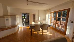 a kitchen and dining room with a table and chairs at Ferienwohnung Dirscherl in Tiefenbach