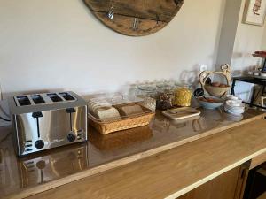 a kitchen with a counter with a toaster and other items at HOSTEL B&B Mama Mia - Budgetverblijf in Zaton Obrovački