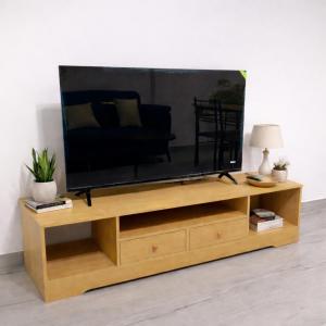 a flat screen tv on a wooden entertainment center at Majd Lux Stay in Ma‘ābīlah