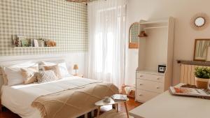 a bedroom with a bed and a table and a window at AMY B&B - Casetta di Charme in Vercelli