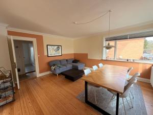 a living room with a table and a couch at Central lejlighed i Herning in Herning