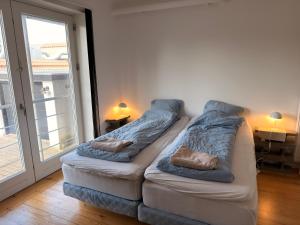 a living room with a couch with pillows on it at Central lejlighed i Herning in Herning