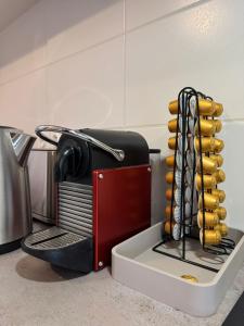 a toaster sitting on top of a kitchen counter at Logement 11 parking gratuit in Poitiers