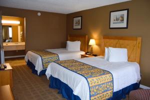 Postel nebo postele na pokoji v ubytování Americas Best Value Inn Laredo
