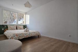 a white room with a bed and a window at Domek na Nowej Osadzie in Wisła +12 photos