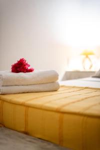 a pile of towels sitting on top of a bed at casa jasmin in Jericoacoara