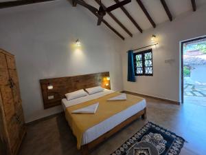 a bedroom with a large bed in a room at Joe Banana Stays in Anjuna +19 photos