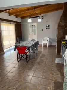 a dining room with a table and chairs in a room at El Cardiel in Gobernador Gregores
