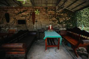 a room with two benches and a table and a tableablish at Tiffany Garden in Mangsit